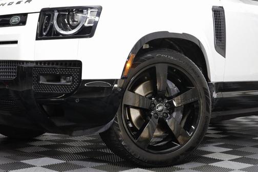 2025 Land Rover Defender 130 P400 X-Dynamic SE