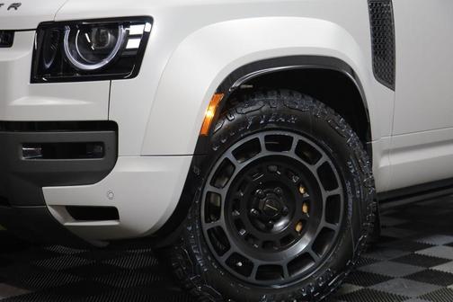 2026 Land Rover Defender V8