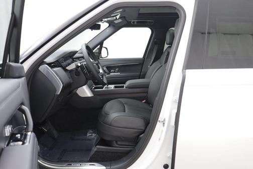 Ostuni Pearl Wht Prem Met 2026 Land Rover Range Rover SE