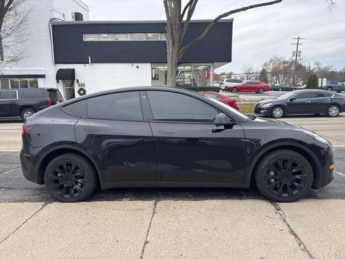 2022 Tesla Model Y Long Range Dual Motor All-Wheel Drive