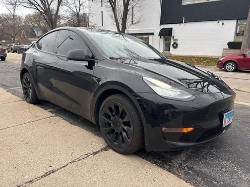2022 Tesla Model Y Long Range Dual Motor All-Wheel Drive