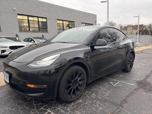 2022 Tesla Model Y Long Range Dual Motor All-Wheel Drive