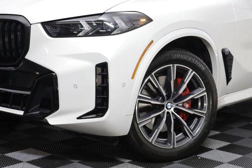 Mineral White Metallic 2024 BMW X5 xDrive40i