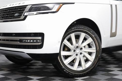 2025 Land Rover Range Rover SE