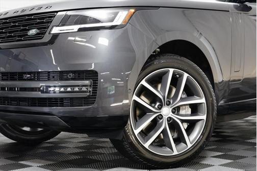 2025 Land Rover Range Rover SE