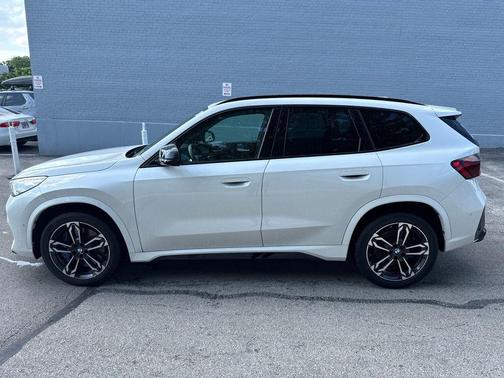 White Metallic 2025 BMW X1 M35i