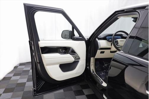2025 Land Rover Range Rover P400 SE