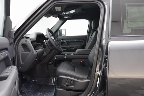 2026 Land Rover Defender X-Dynamic SE