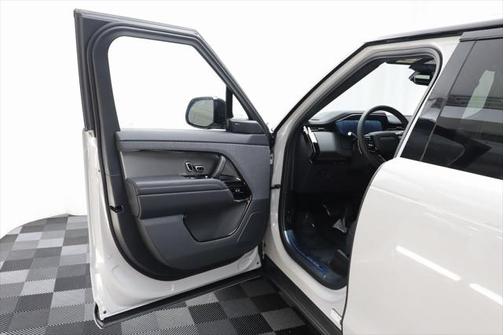 2025 Land Rover Range Rover Sport SE