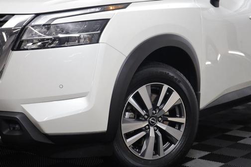 2023 Nissan Pathfinder SL 4WD