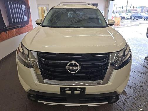 Pearl White Tricoat 2023 Nissan Pathfinder SL