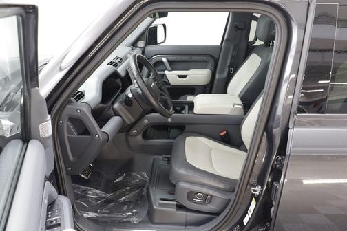 Santorini Black Metallic 2024 Land Rover Defender 130 P400 X-Dynamic SE