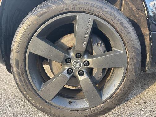 Santorini Black Metallic 2024 Land Rover Defender 130 P400 X-Dynamic SE