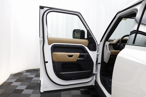 2025 Land Rover Defender 110 P400 X-Dynamic SE