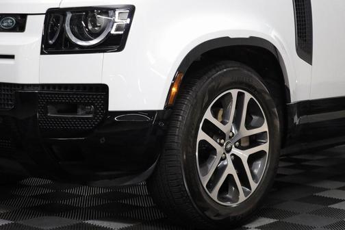 2025 Land Rover Defender 110 P400 X-Dynamic SE