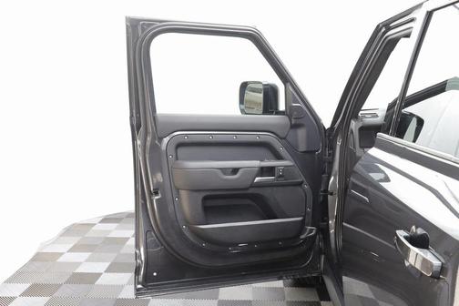 2025 Land Rover Defender 110 P400 S
