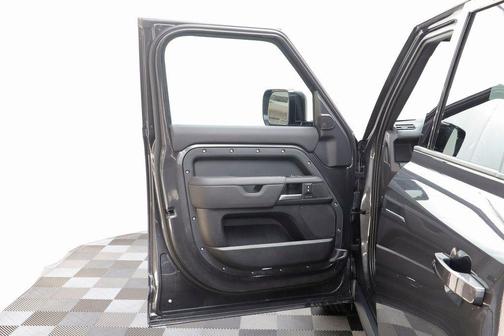 2025 Land Rover Defender 110 P400 S