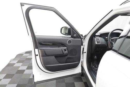 Fuji White 2025 Land Rover Discovery P300 S