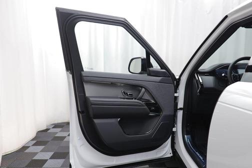 2026 Land Rover Range Rover Sport SE