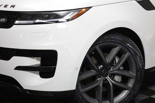 2026 Land Rover Range Rover Sport SE