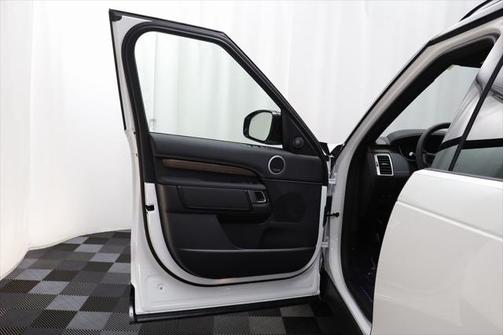 2025 Land Rover Discovery P300 Dynamic SE