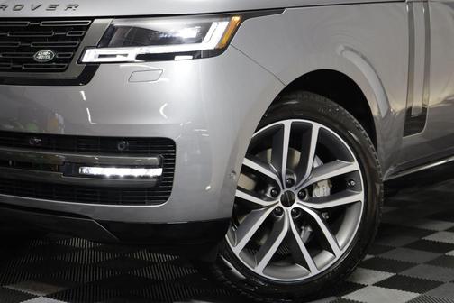 Grey 2026 Land Rover Range Rover P400 SE 7 Seat