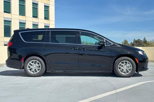 Diamond Black 2026 Chrysler Voyager LX