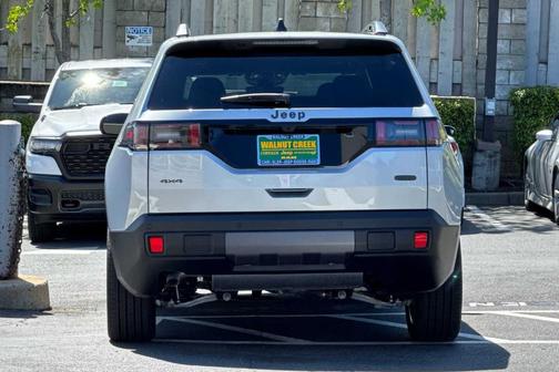 Silver Zynith 2026 Jeep Cherokee Overland