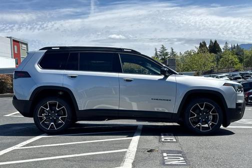 Silver Zynith 2026 Jeep Cherokee Overland