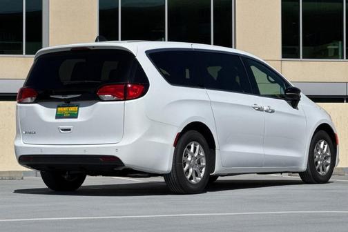 2026 Chrysler Voyager LX