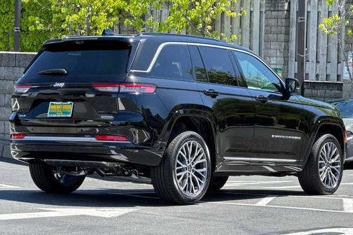 Diamond Black 2026 Jeep Grand Cherokee Summit 4x4