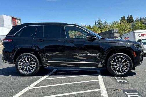 Diamond Black 2026 Jeep Grand Cherokee Summit 4x4