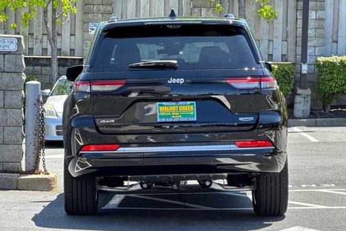Diamond Black 2026 Jeep Grand Cherokee Summit 4x4