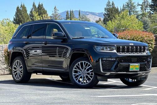 Diamond Black 2026 Jeep Grand Cherokee Summit 4x4