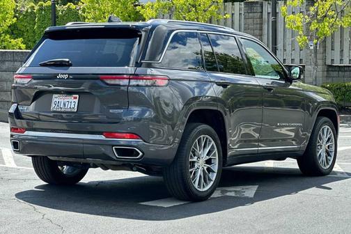 2022 Jeep Grand Cherokee Summit