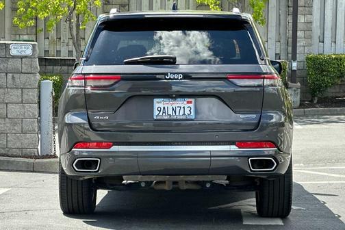 2022 Jeep Grand Cherokee Summit