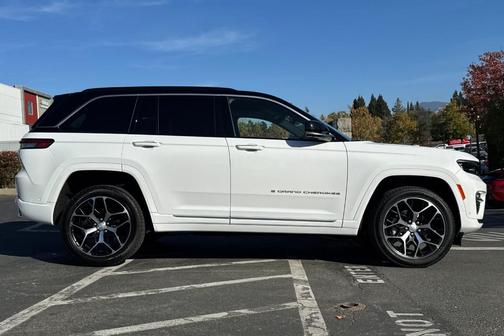 2025 Jeep Grand Cherokee Summit