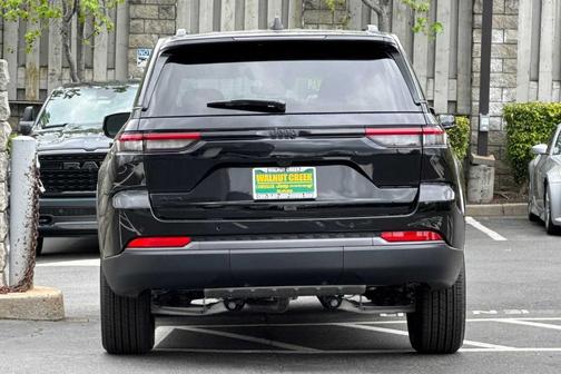 Diamond Black 2026 Jeep Grand Cherokee Laredo