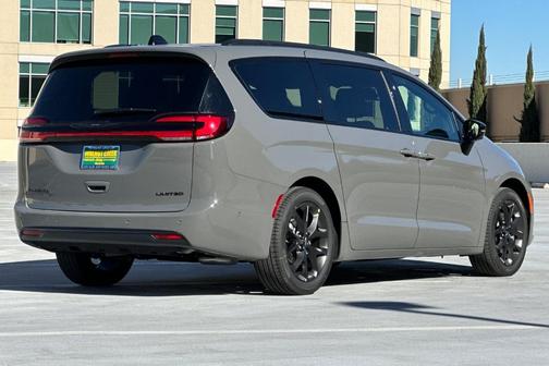 2025 Chrysler Pacifica Limited