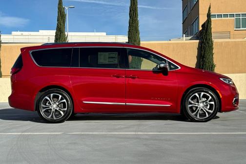 2026 Chrysler Pacifica Pinnacle