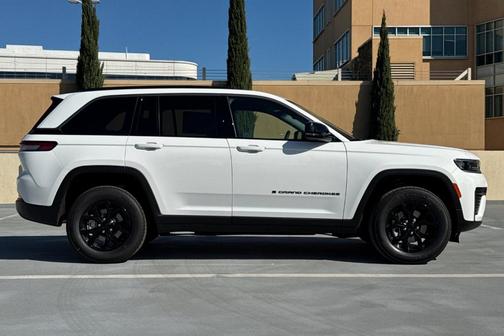 2026 Jeep Grand Cherokee Laredo