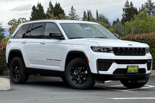 Bright White 2026 Jeep Grand Cherokee Laredo