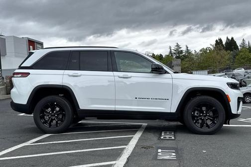 Bright White 2026 Jeep Grand Cherokee Laredo