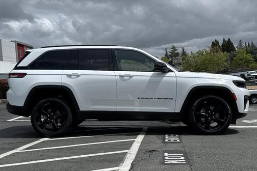 Bright White 2026 Jeep Grand Cherokee Limited 4x4