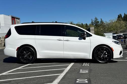 2025 Chrysler Pacifica Limited