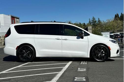 2025 Chrysler Pacifica Limited