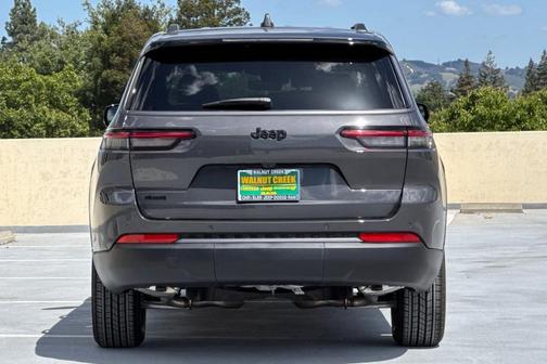 Baltic Gray 2026 Jeep Grand Cherokee L Laredo