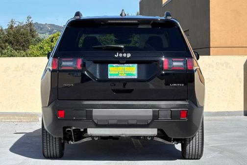 Diamond Black 2026 Jeep Cherokee LAREDO/LIMITED