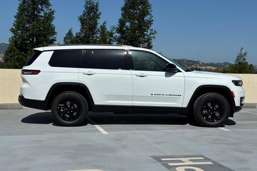 2025 Jeep Grand Cherokee L Laredo