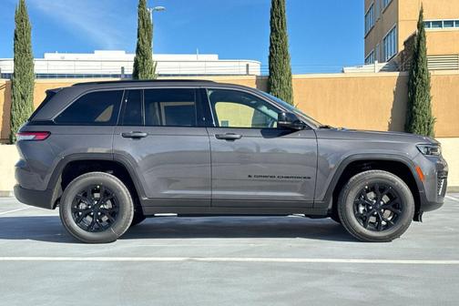 Baltic Gray 2026 Jeep Grand Cherokee Laredo